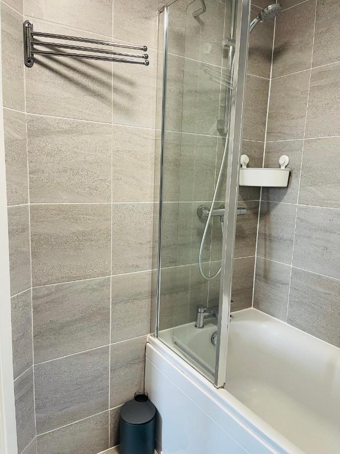 Cheerful 2-Bed Townhouse In Wakefield With Parking Vila Exterior foto