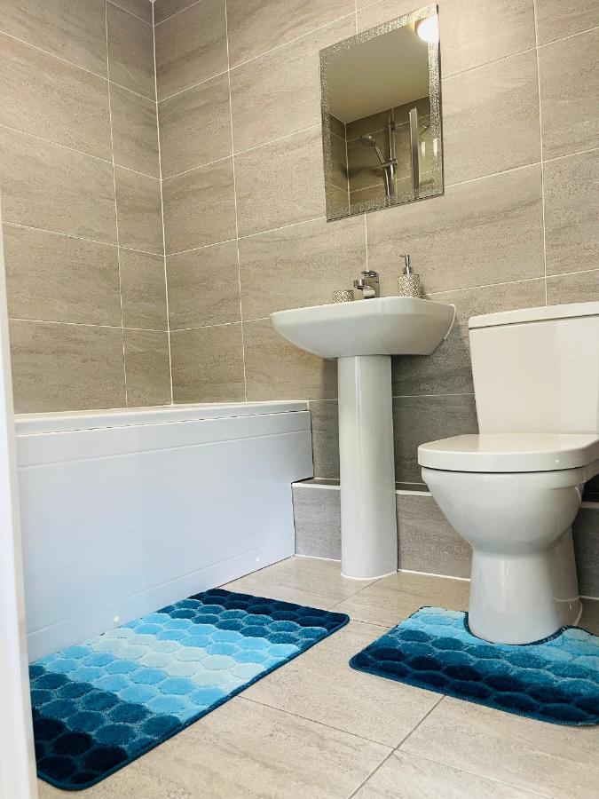 Cheerful 2-Bed Townhouse In Wakefield With Parking Vila Exterior foto